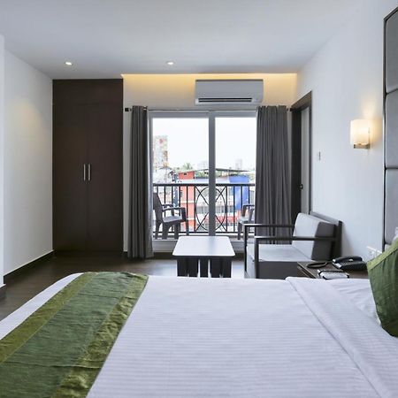 Hotel Crown Suites Kochi Екстериор снимка
