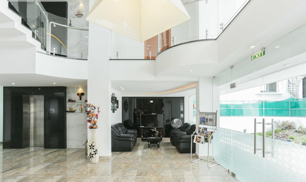 Hotel Crown Suites Kochi Екстериор снимка