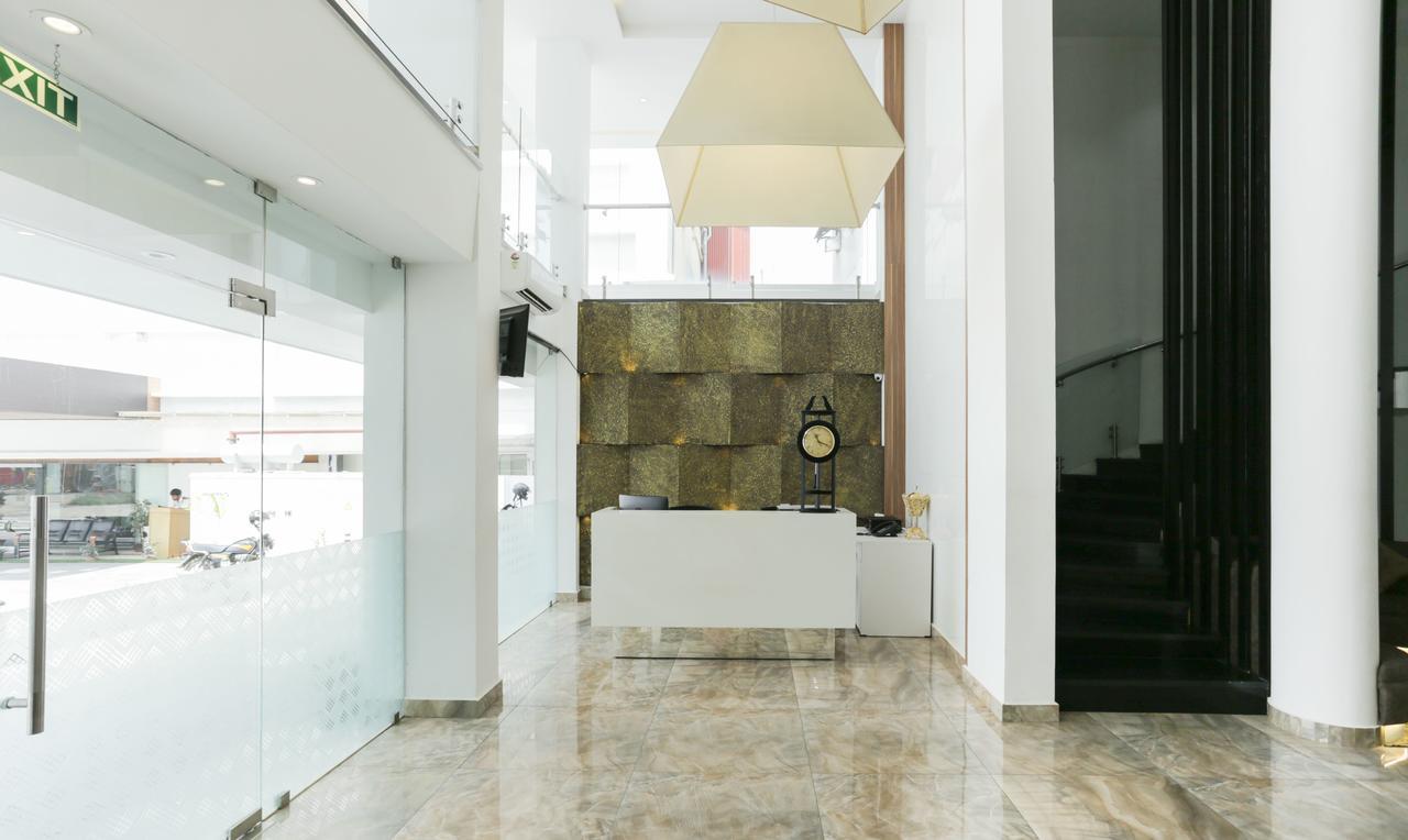 Hotel Crown Suites Kochi Екстериор снимка
