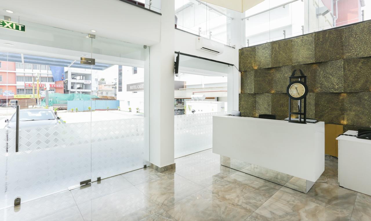 Hotel Crown Suites Kochi Екстериор снимка