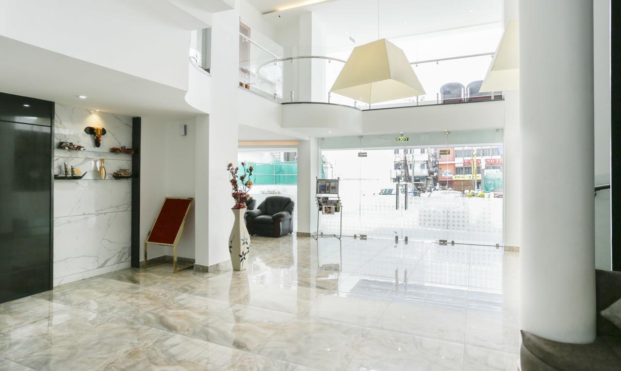 Hotel Crown Suites Kochi Екстериор снимка