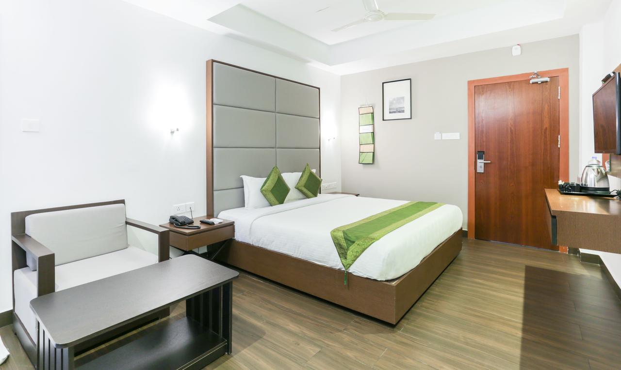 Hotel Crown Suites Kochi Екстериор снимка