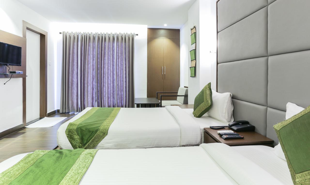 Hotel Crown Suites Kochi Екстериор снимка