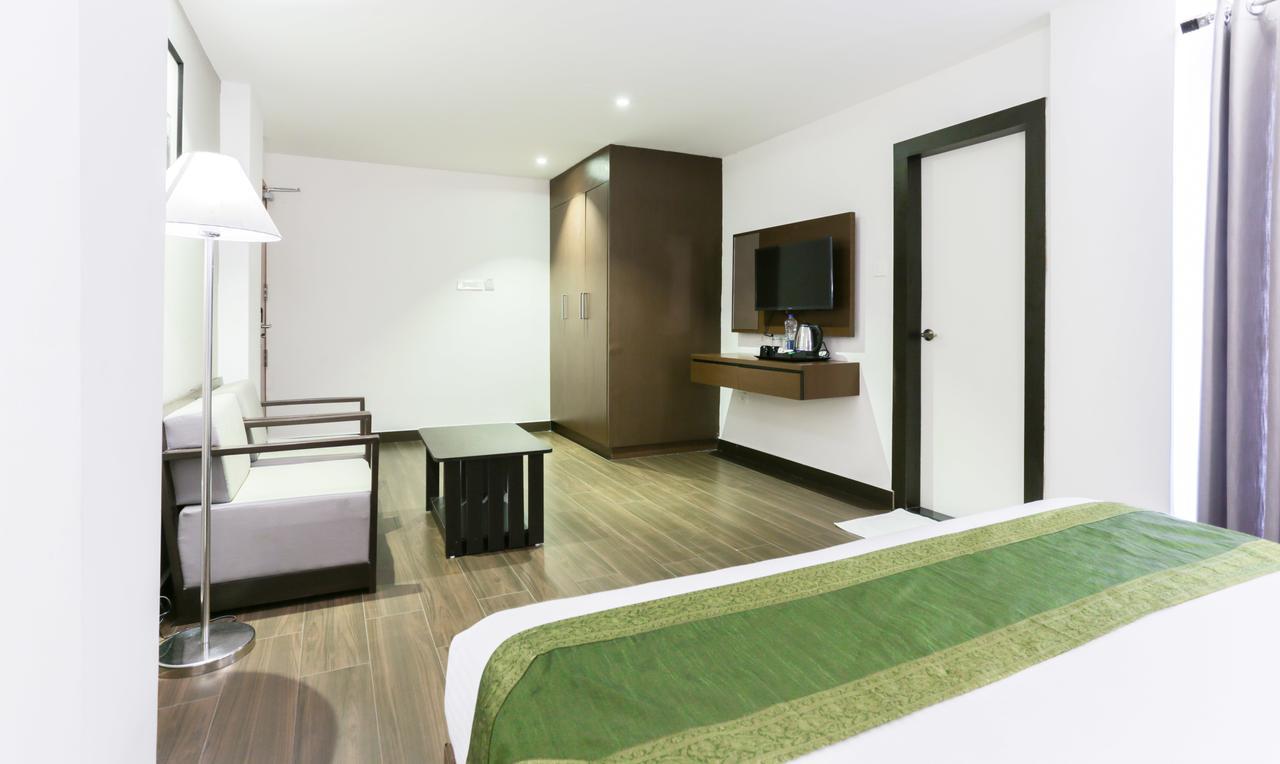 Hotel Crown Suites Kochi Екстериор снимка