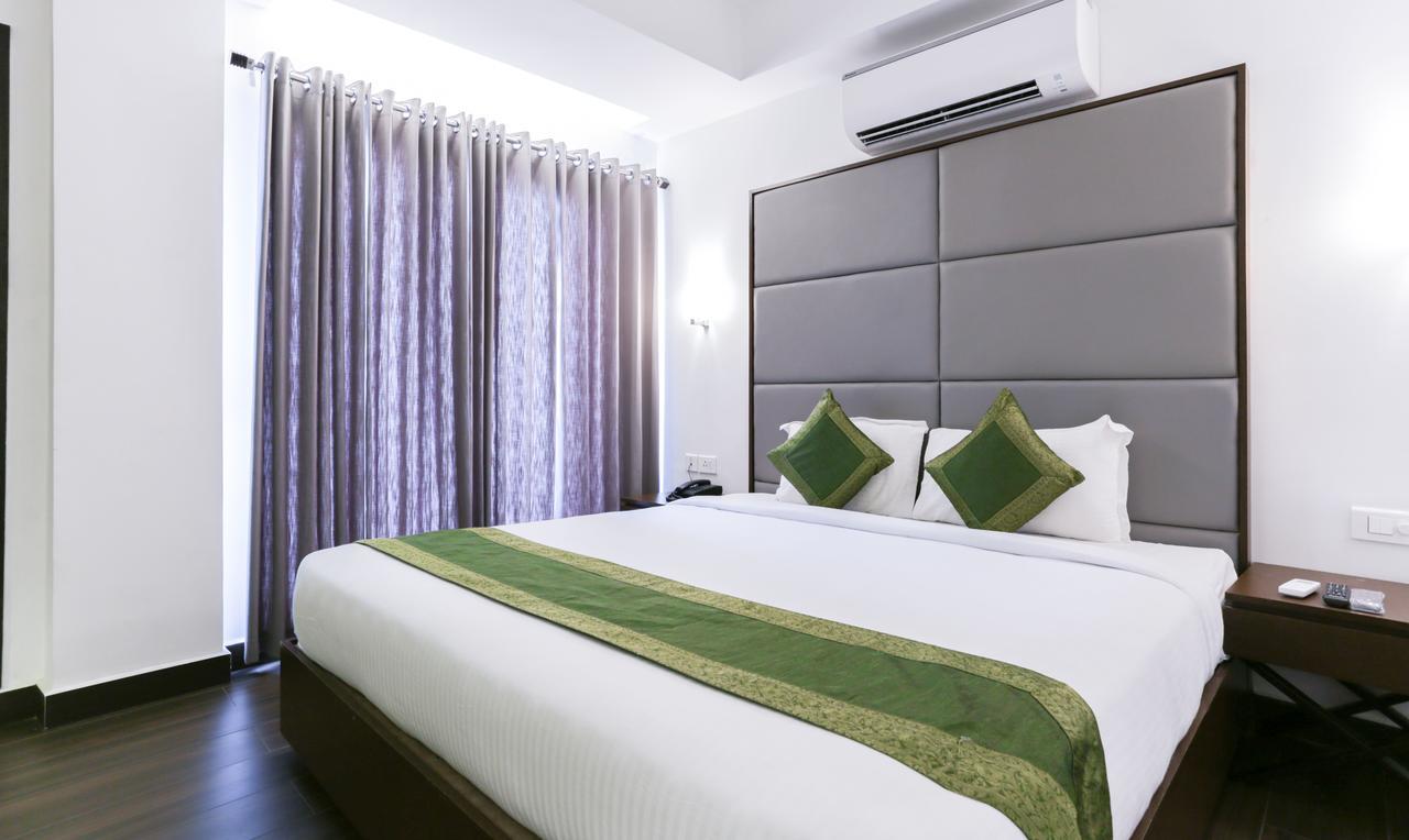 Hotel Crown Suites Kochi Екстериор снимка