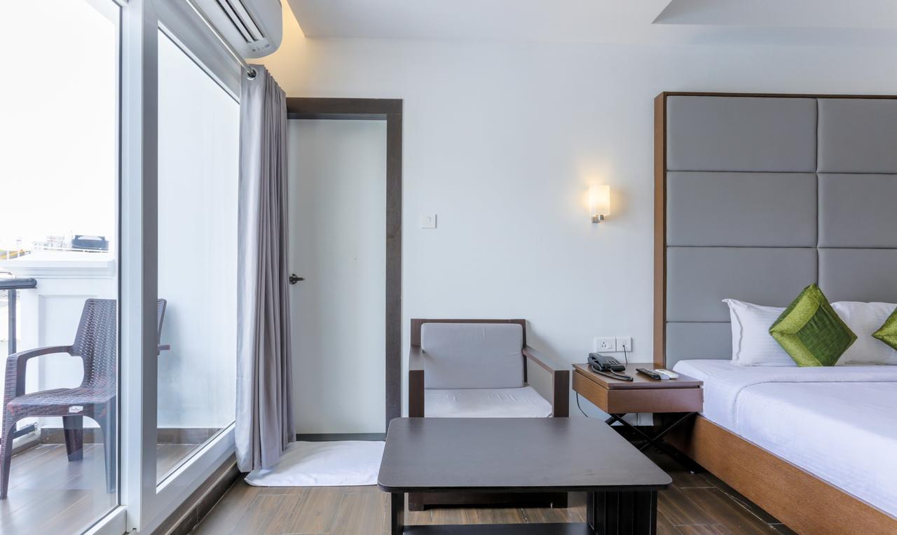 Hotel Crown Suites Kochi Екстериор снимка