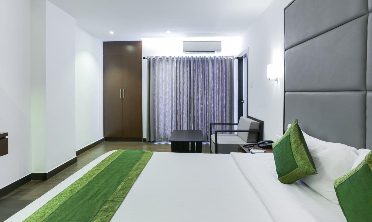 Hotel Crown Suites Kochi Екстериор снимка