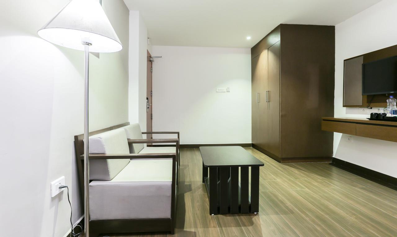 Hotel Crown Suites Kochi Екстериор снимка