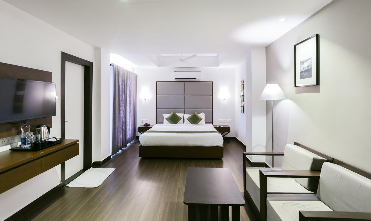 Hotel Crown Suites Kochi Екстериор снимка
