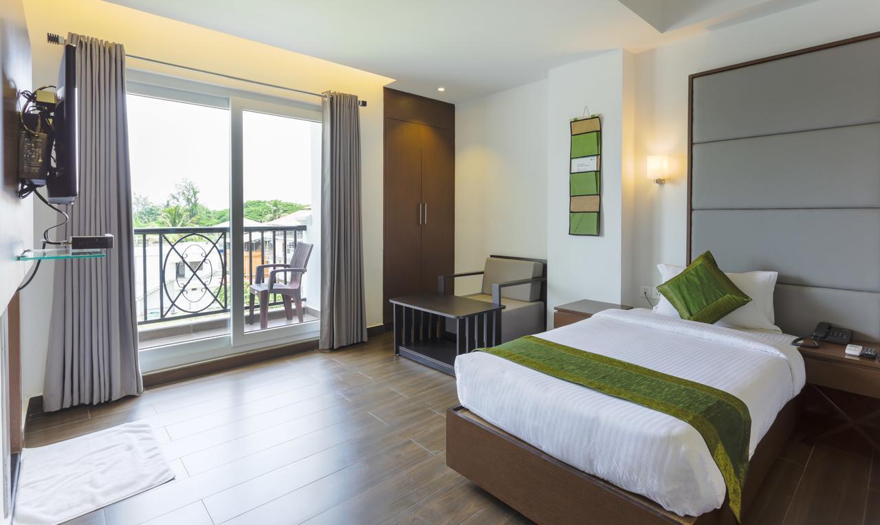 Hotel Crown Suites Kochi Екстериор снимка