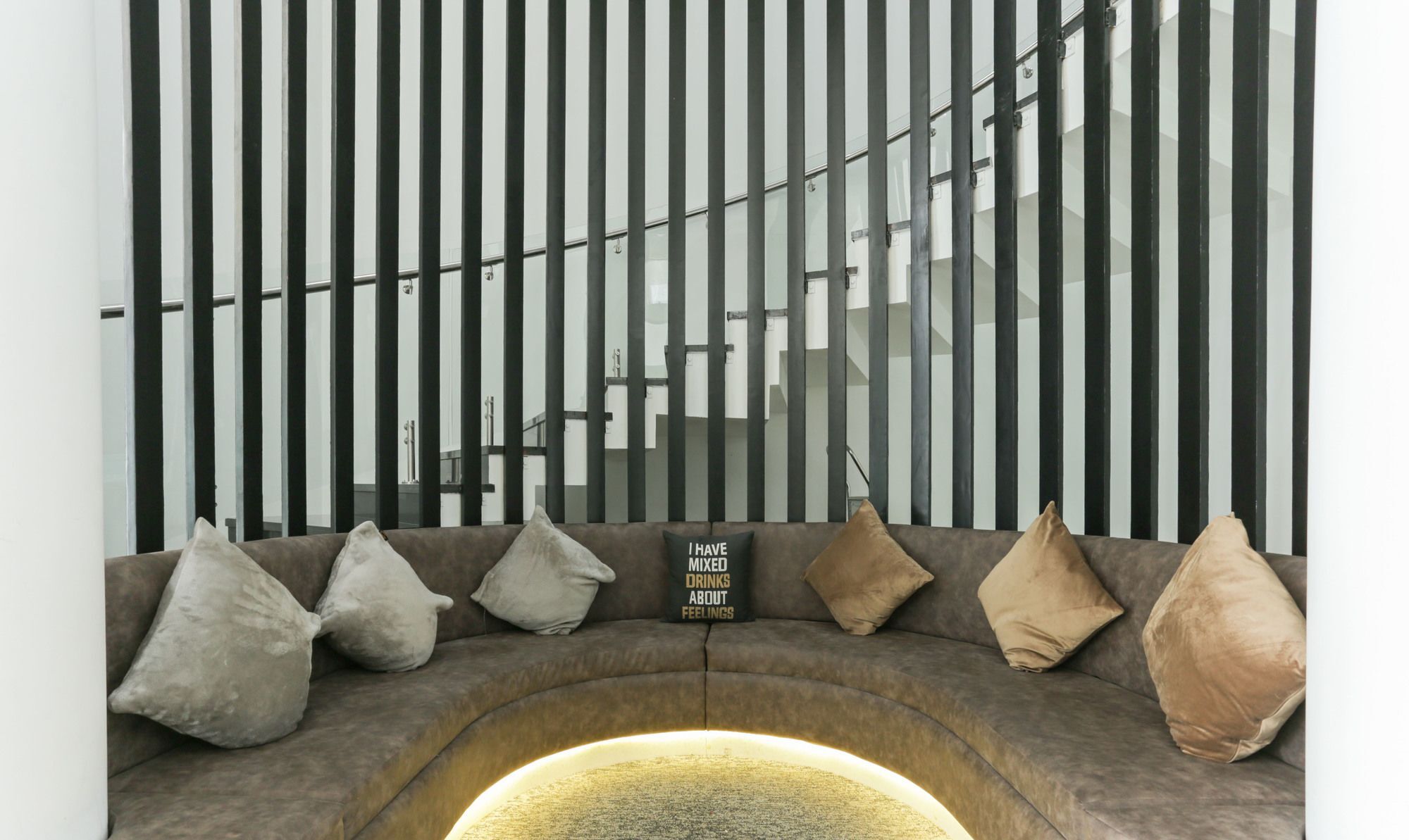 Hotel Crown Suites Kochi Екстериор снимка