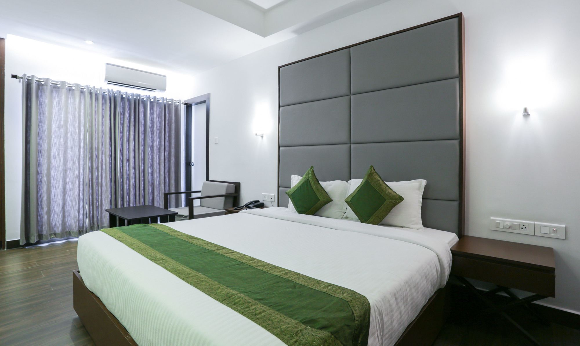 Hotel Crown Suites Kochi Екстериор снимка