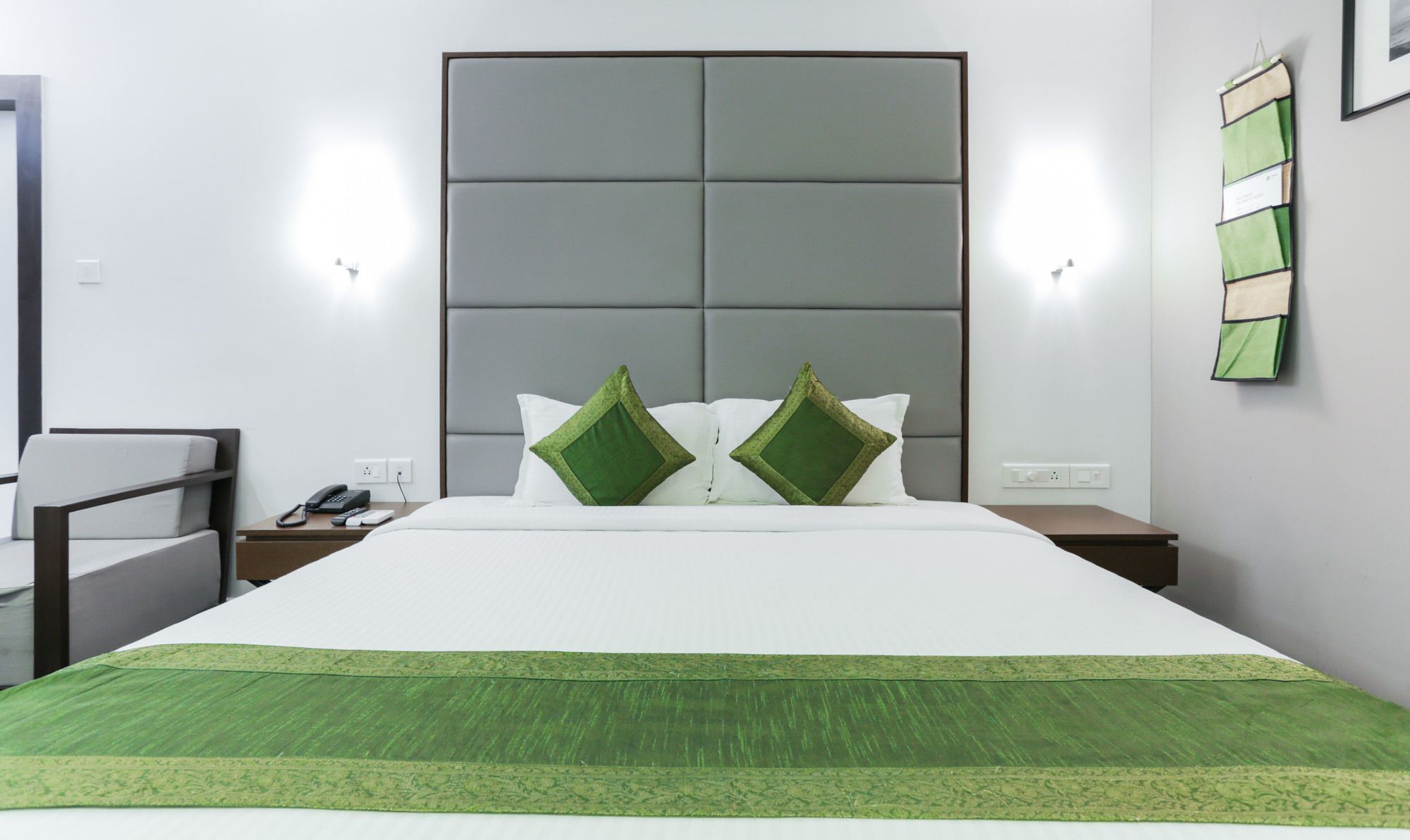 Hotel Crown Suites Kochi Екстериор снимка