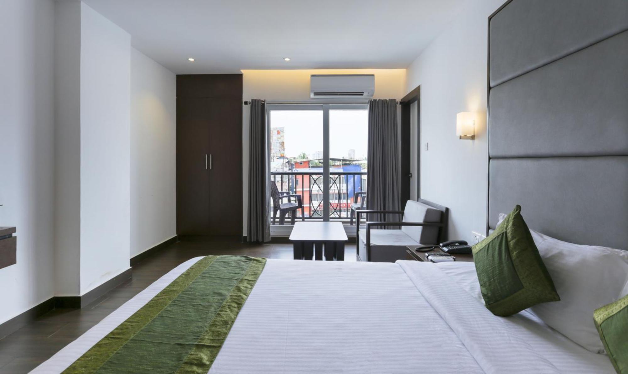 Hotel Crown Suites Kochi Екстериор снимка